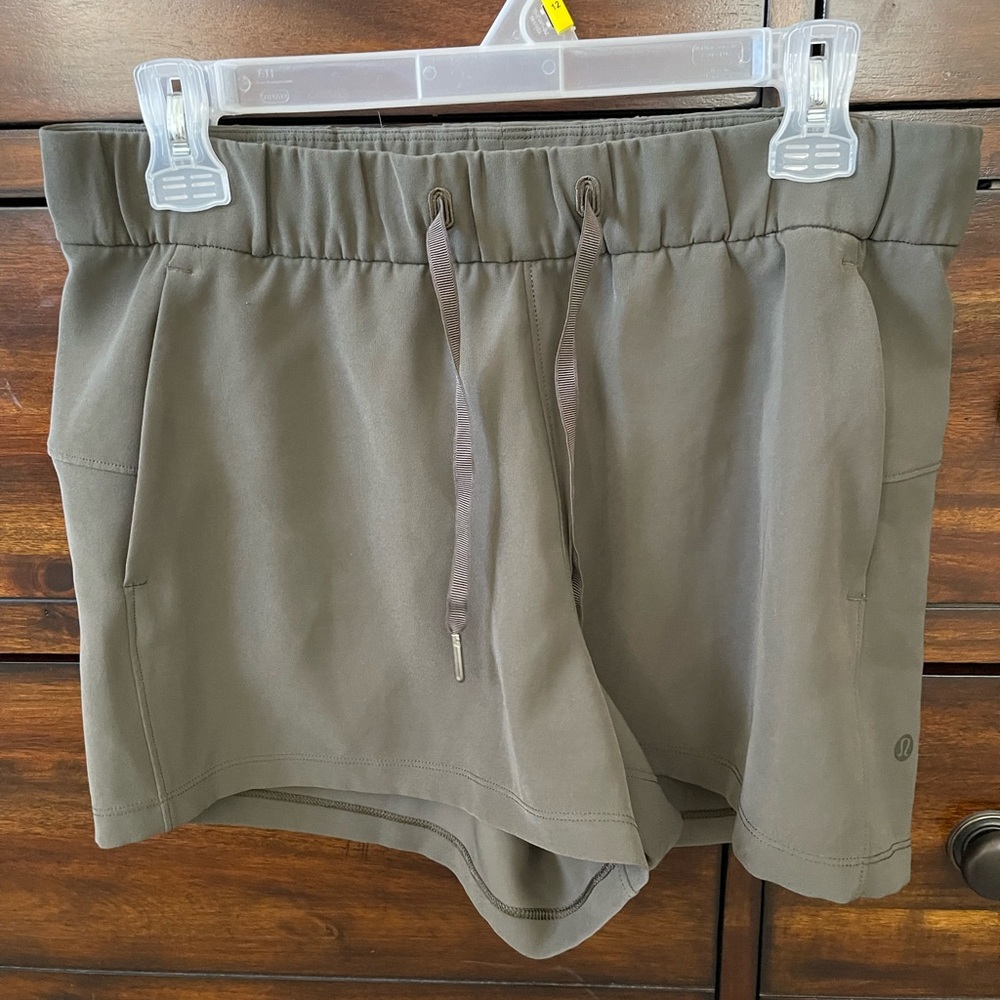 Lululemon On the Fly shorts size 8